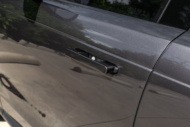 New 2027 Charente Grey Land Rover SE image 42