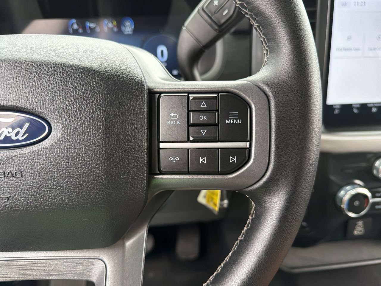 Used 2025 Silver Metallic Ford XLT image 27