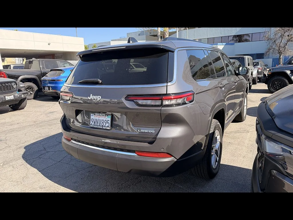 Used 2025 Gray Jeep Laredo image 3