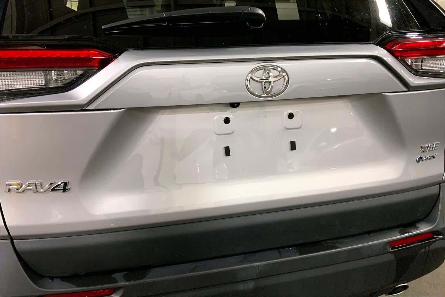 Used 2025 Silver Sky Metallic Toyota Hybrid XLE image 31