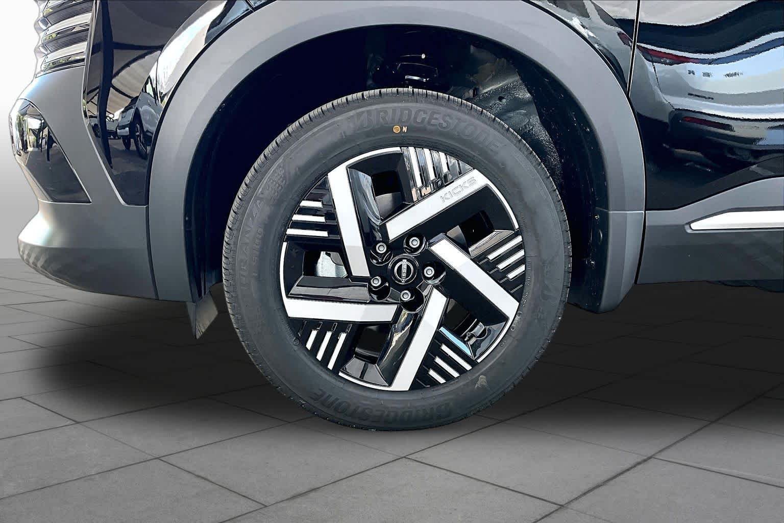 New 2027 SUPER BLAC KH3G Nissan SV image 9