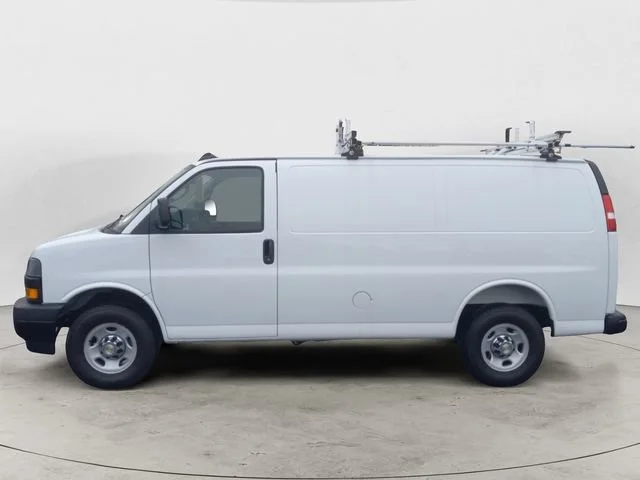 New 2025 Summit White Chevrolet WT image 2