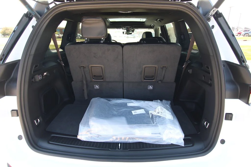 New 2026 Bright White Clear-Coat Exterior Paint Jeep Limited image 14