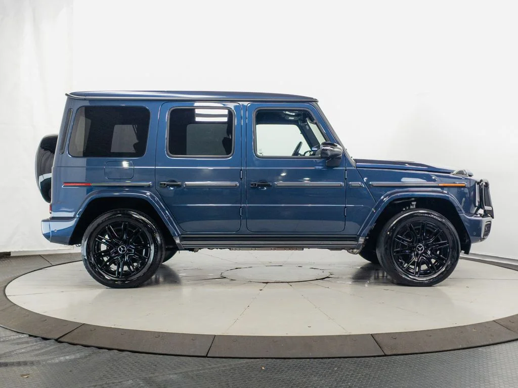 Used 2025 Twilight Blue Metallic Mercedes-Benz G 550 image 33