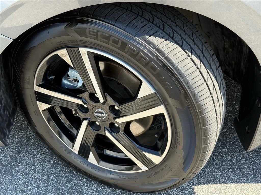 Used 2024 Gray Nissan SV image 14