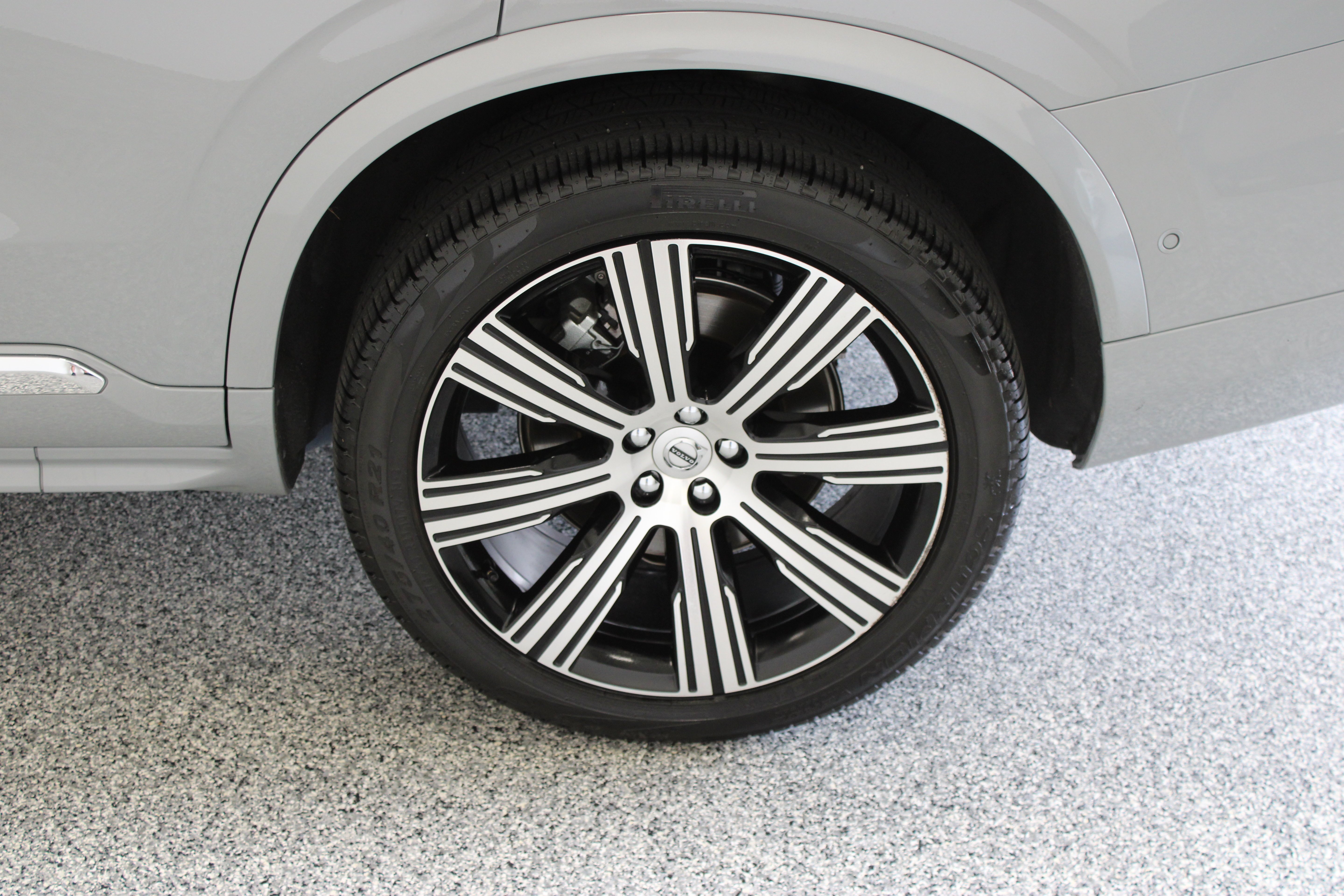 Used 2025 Vapour Grey Metallic Volvo Ultra 2.0T/Electric image 10