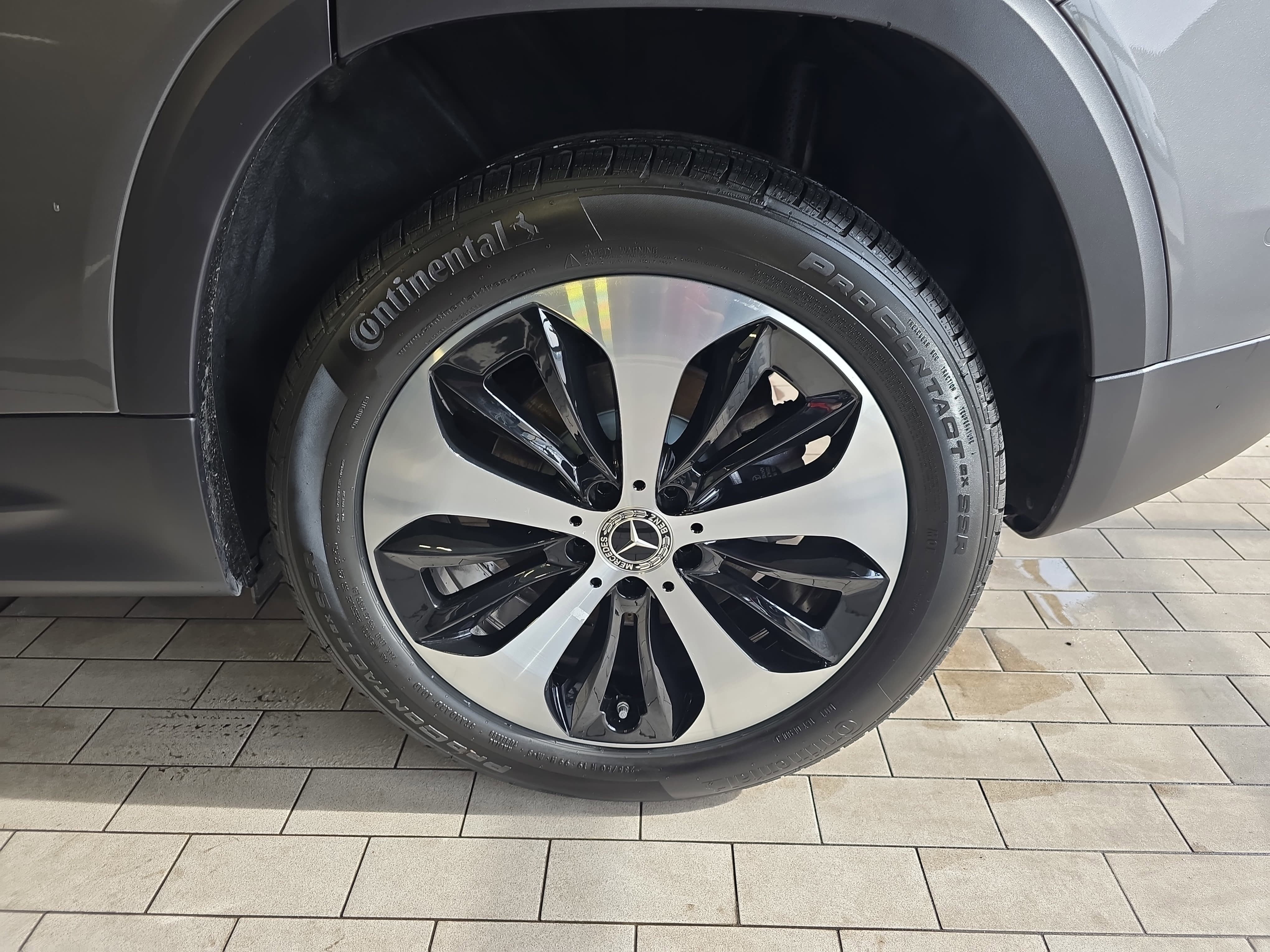 New 2026 Mountain Grey Metallic Mercedes-Benz GLB250 image 34