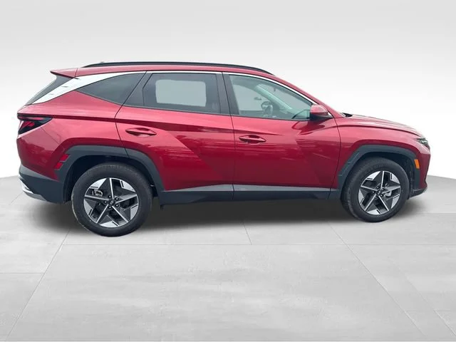 Used 2025  Hyundai SEL image 6