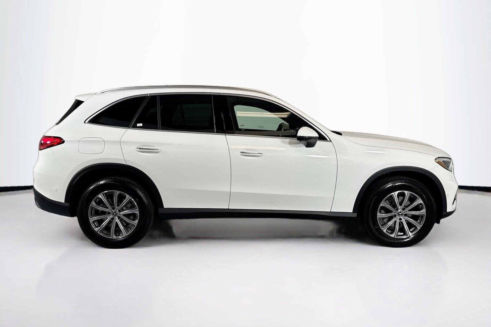 New 2026 Polar White Mercedes-Benz GLC 300 image 4