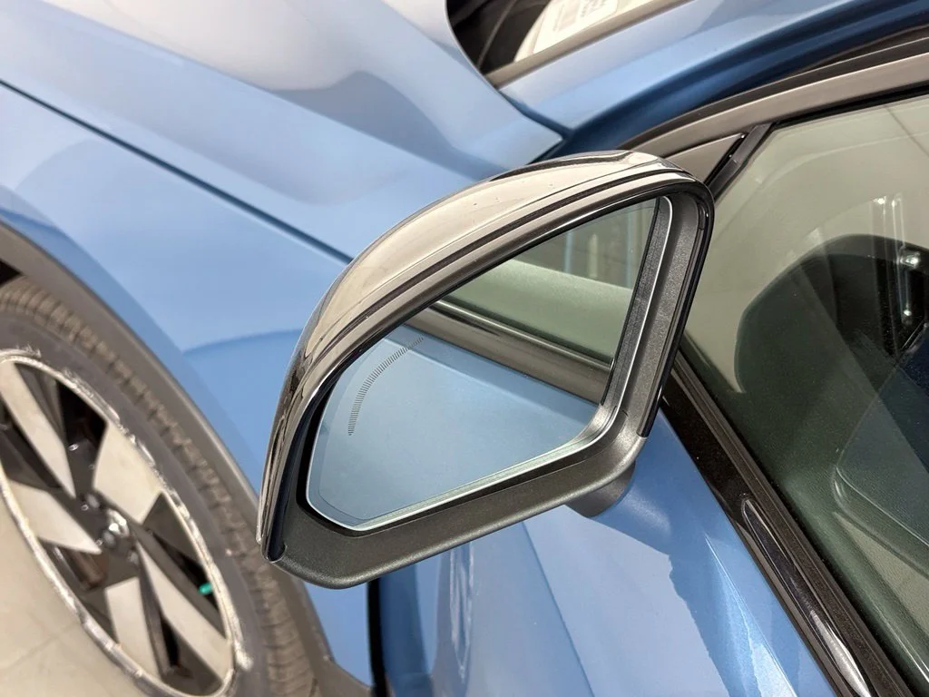Used 2023 Blue Volvo Ultimate image 12