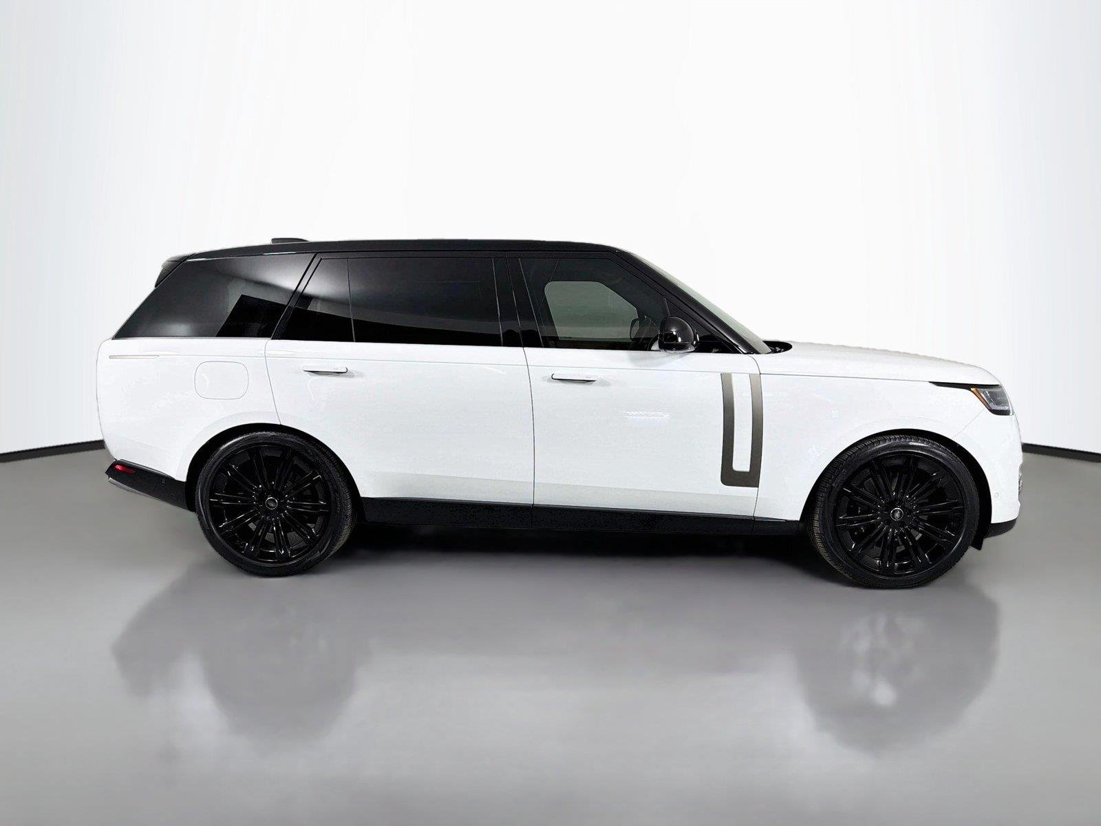 Used 2024 Fuji White Land Rover P530 SE LWB 7 SEATS image 4