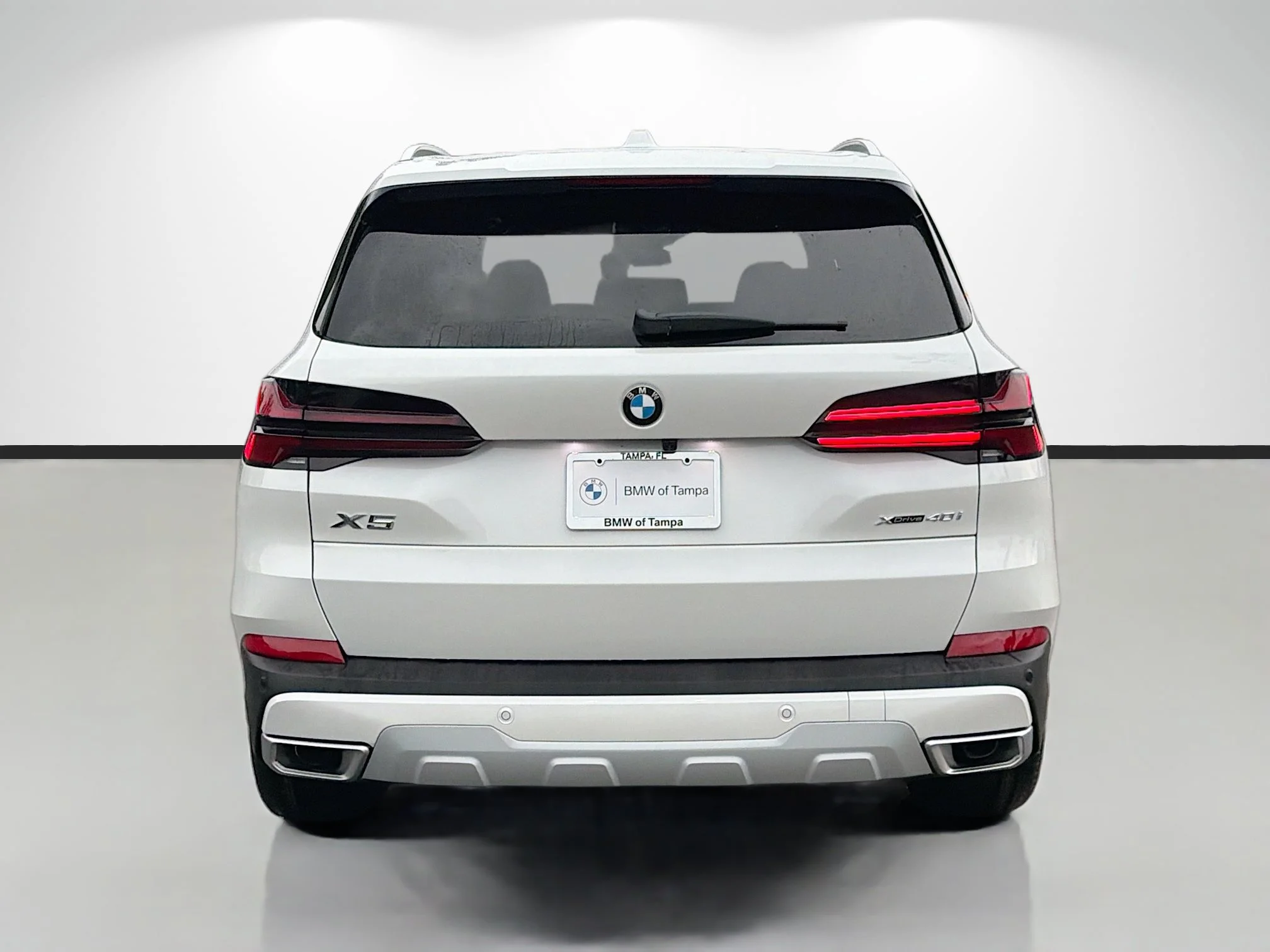 New 2026 Mineral White Metallic BMW xDrive40i image 4