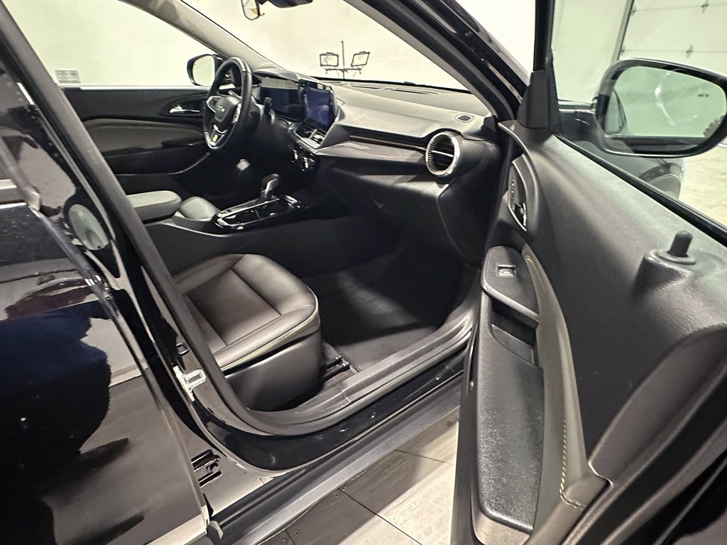 Used 2024 Black Chevrolet ACTIV image 27