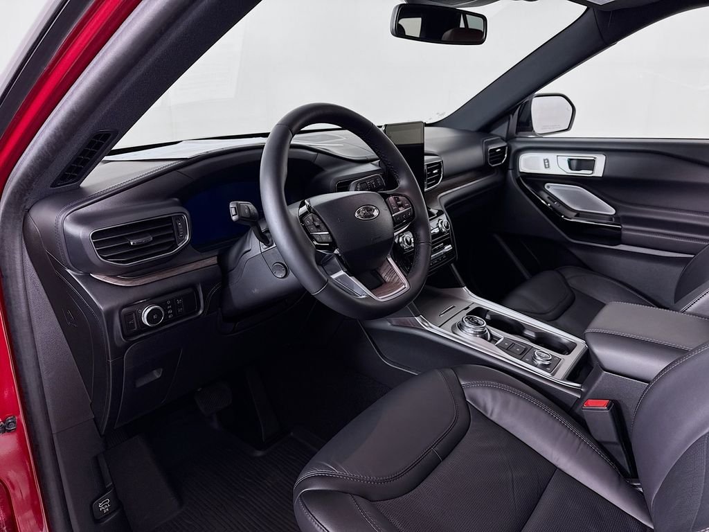 Used 2023 Red Ford Platinum image 4