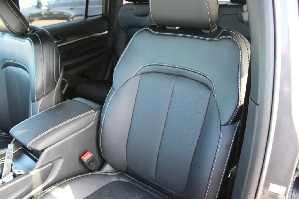 New 2026 Baltic Gray Metallic Clearcoat Jeep Limited Reserve image 19