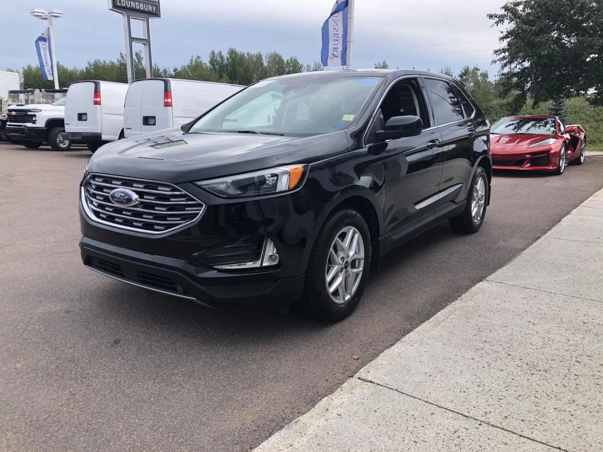 Used 2022 Black Ford SEL AWD image 5