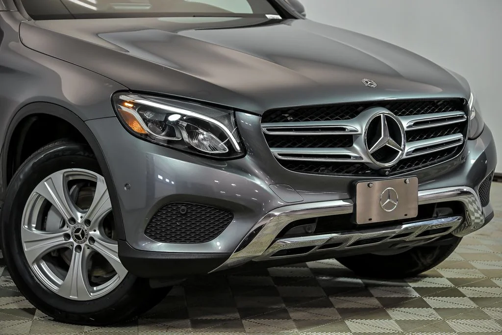 Used 2018  Mercedes-Benz GLC 300 image 2