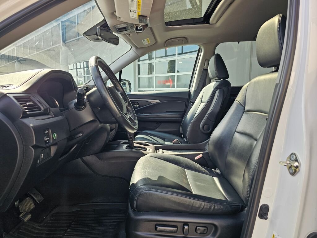 Used 2020 White Honda EX-L image 21