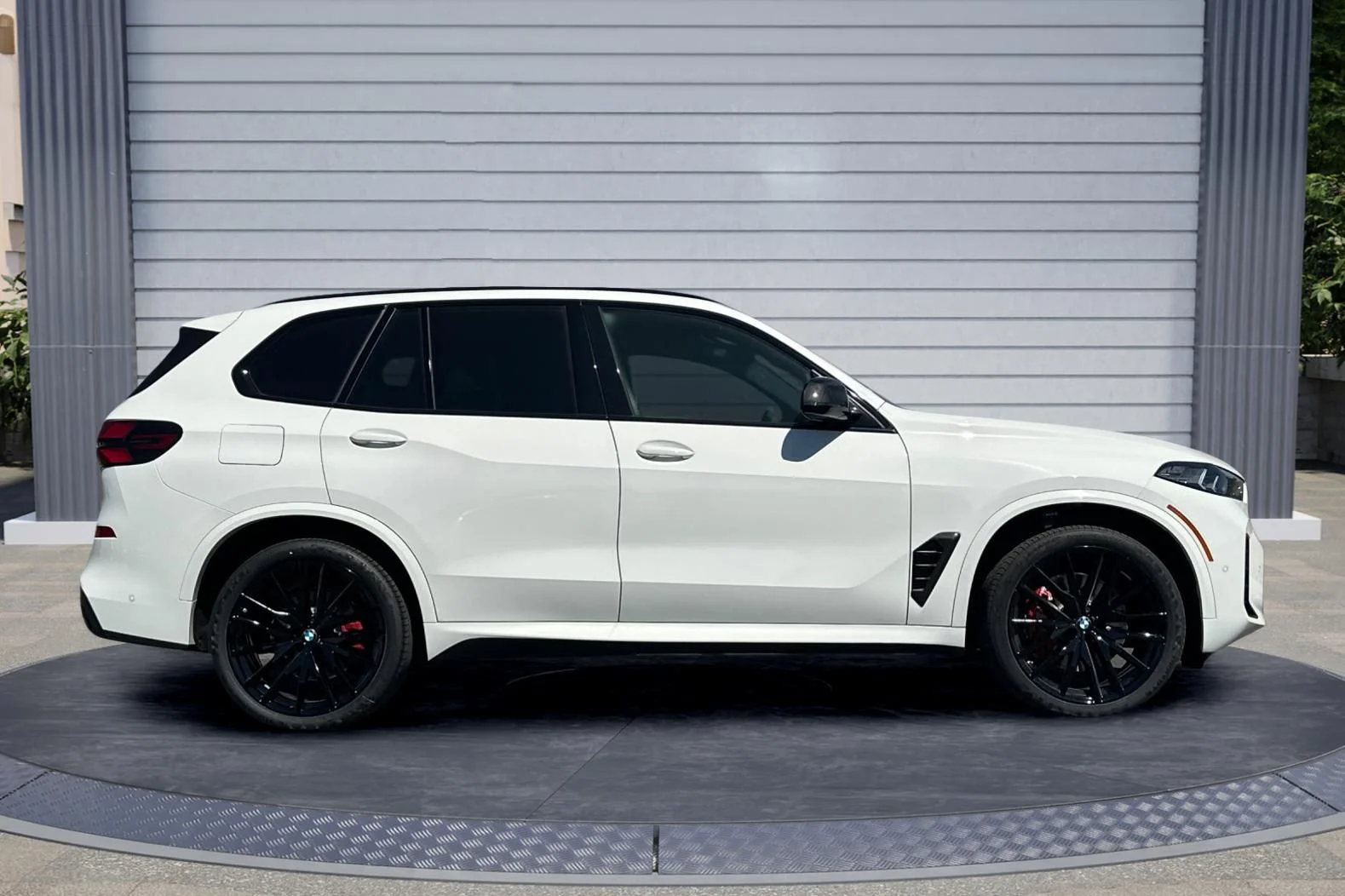 New 2026 Alpine White BMW xDrive40i image 3