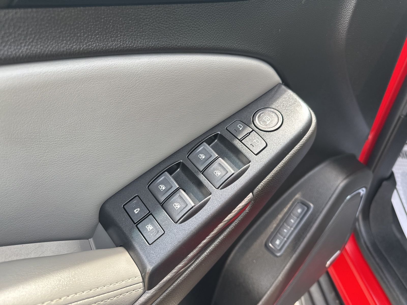 Used 2019  Chevrolet LT image 18