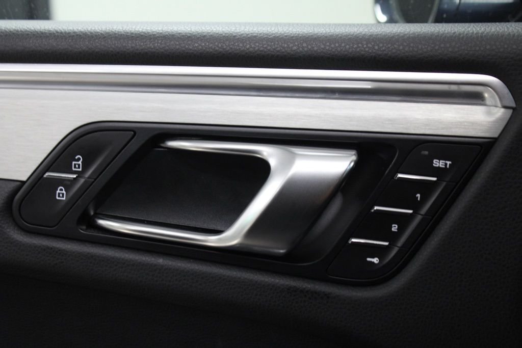 Used 2022  Porsche S image 18
