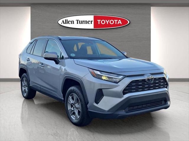 2024 Toyota RAV4 XLE FWD's photo