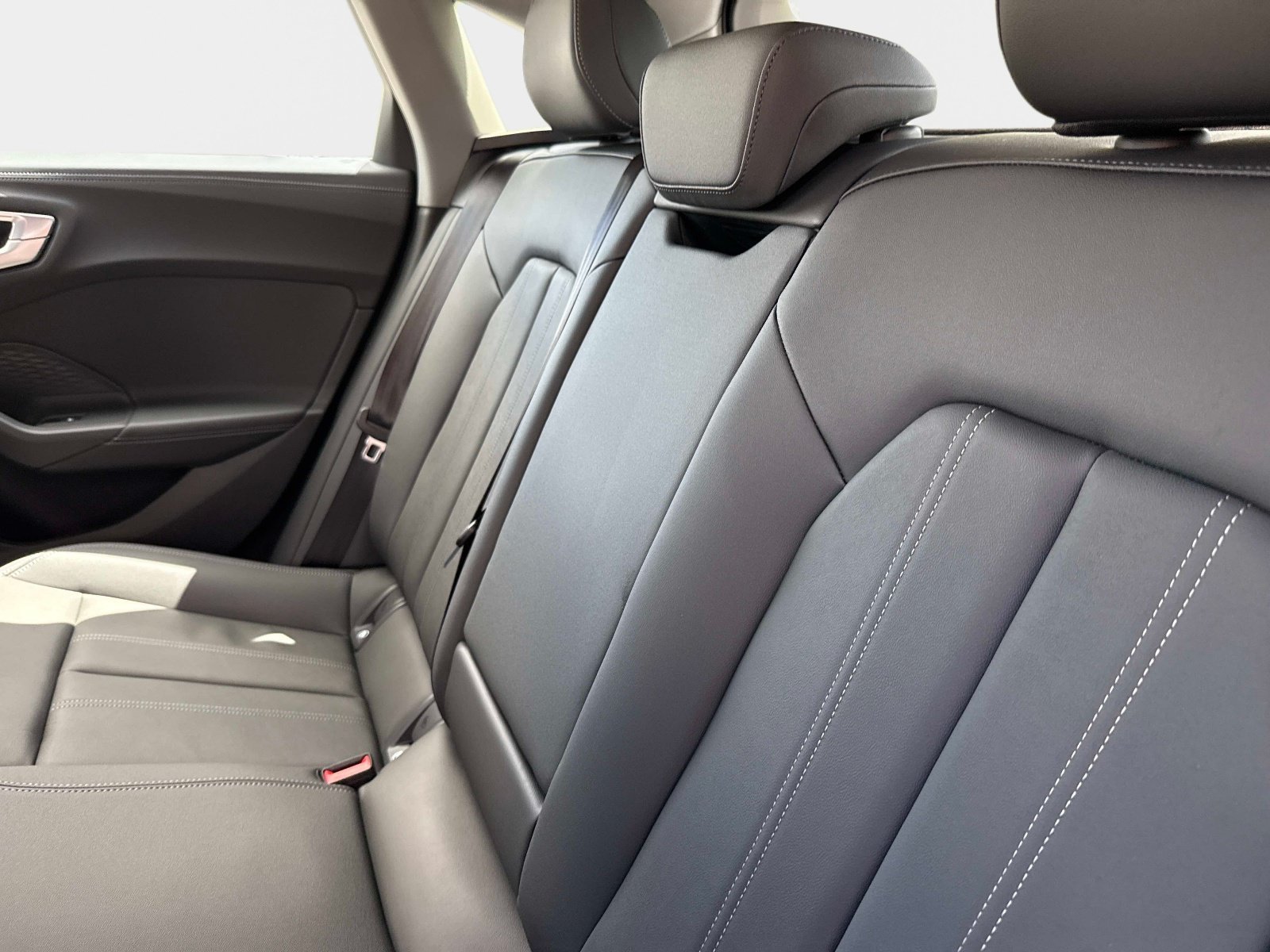 New 2026 Daytona Gray Pearl Effect Audi Premium image 12