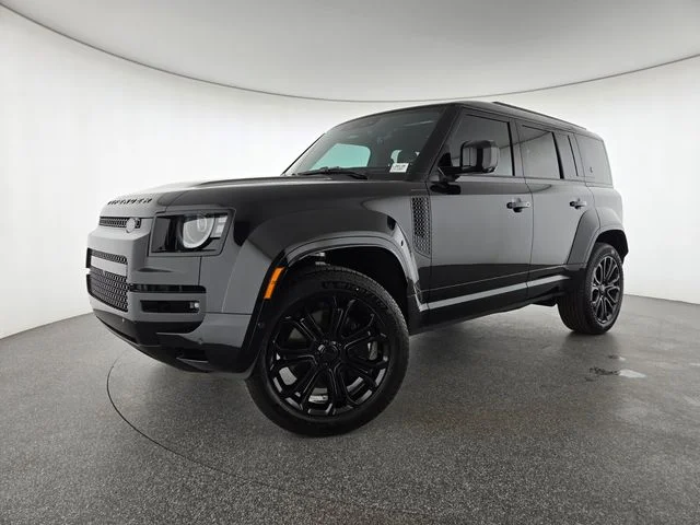 2026 Land Rover Defender 110 OCTA Black P635's photo