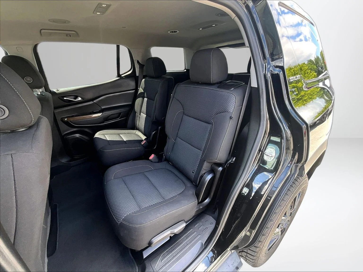 Used 2022 Black GMC SLE image 27