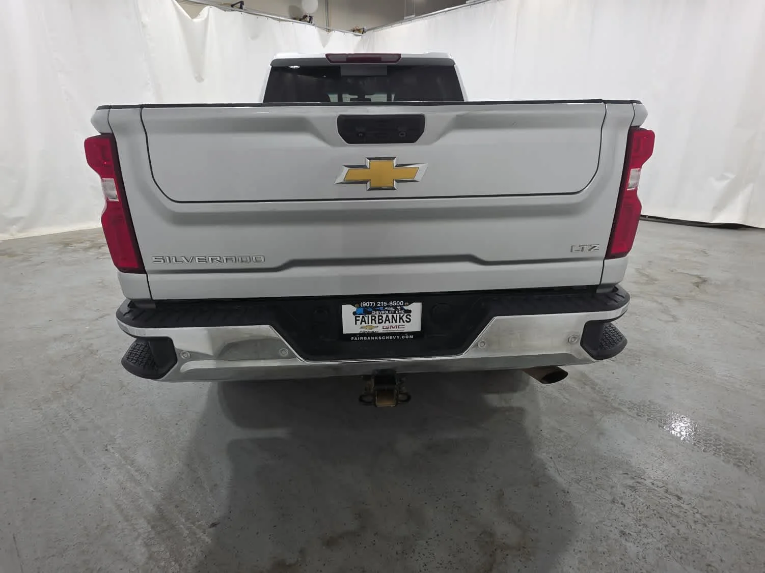 Used 2022 Silver Ice Metallic Chevrolet LTZ image 5