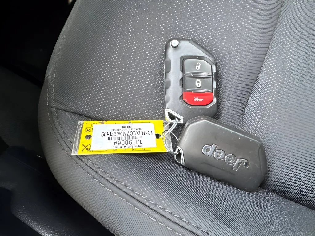 Used 2021 Gray Jeep Unlimited Sahara image 25