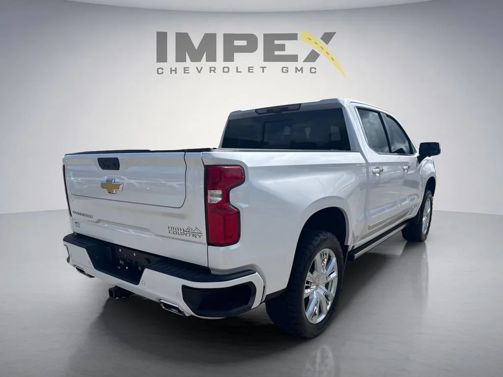 Used 2023 Iridescent Pearl Tricoat Chevrolet High Country image 3