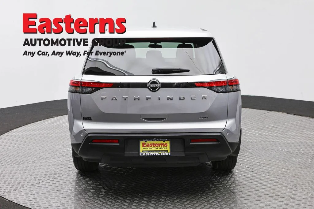 Used 2023 Silver Nissan S image 6