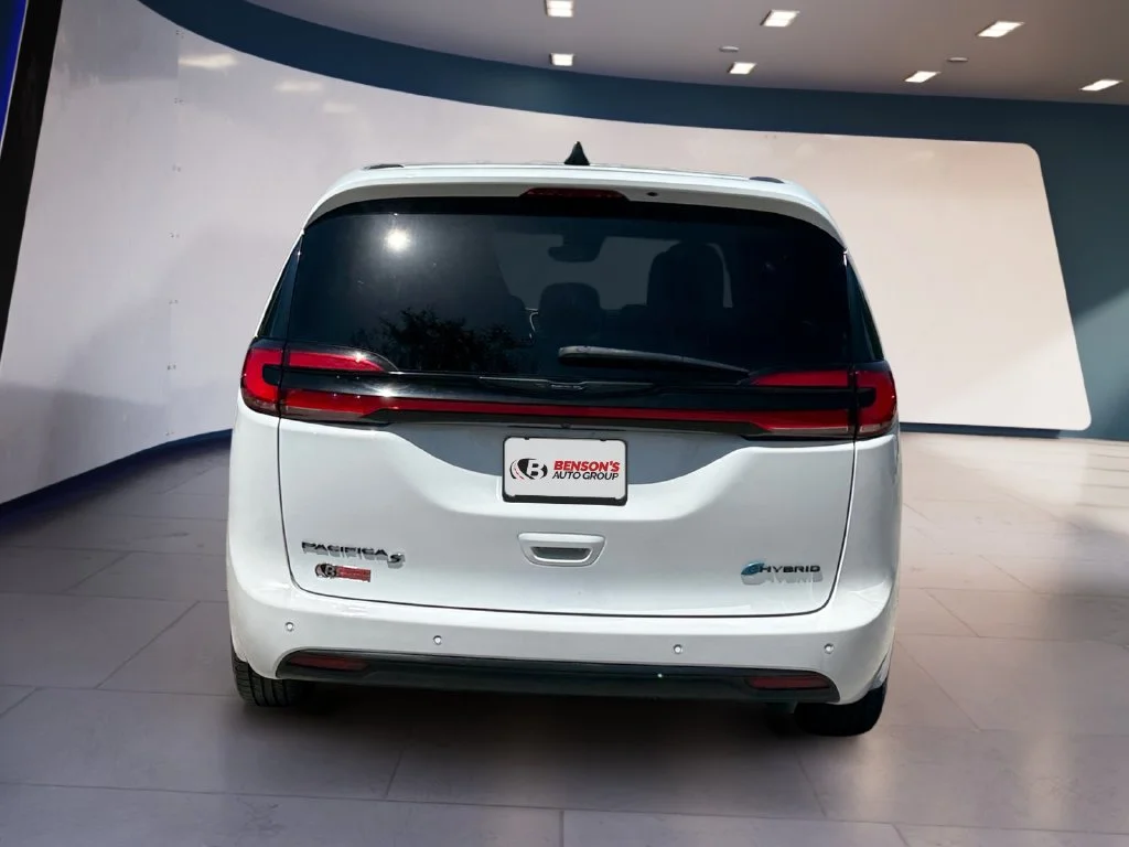 Used 2024 White Chrysler Select S Appearance image 4