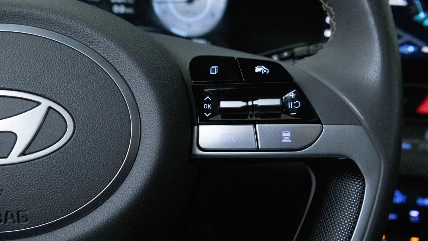 Used 2025 White Hyundai SEL Convenience image 21