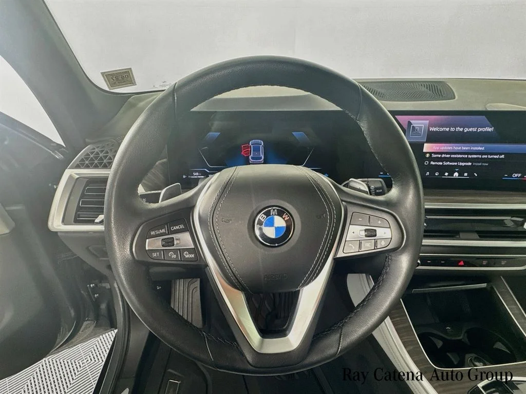Used 2024 Gray BMW xDrive40i image 11