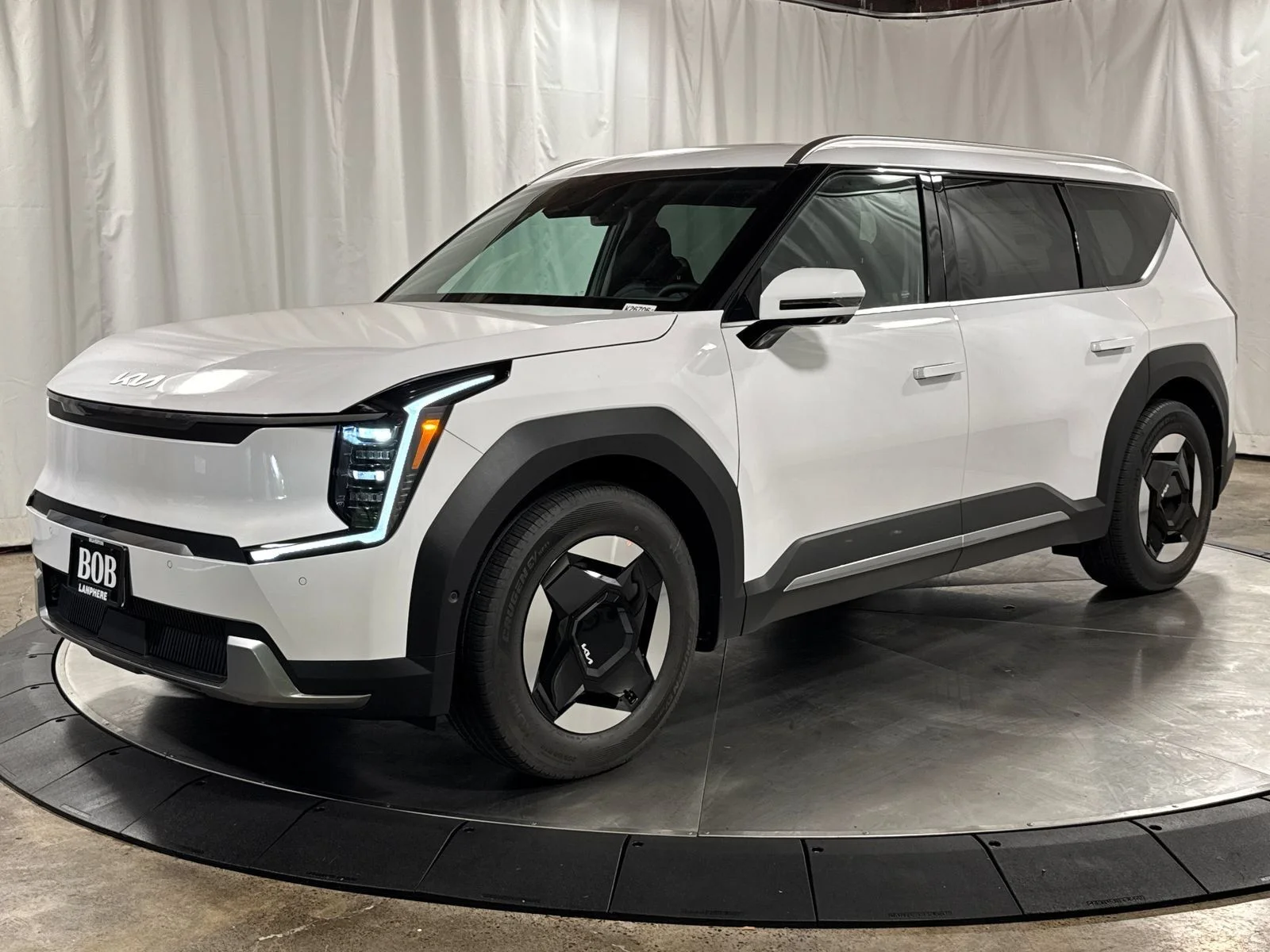 New 2026 White Pearl Kia Wind image 1