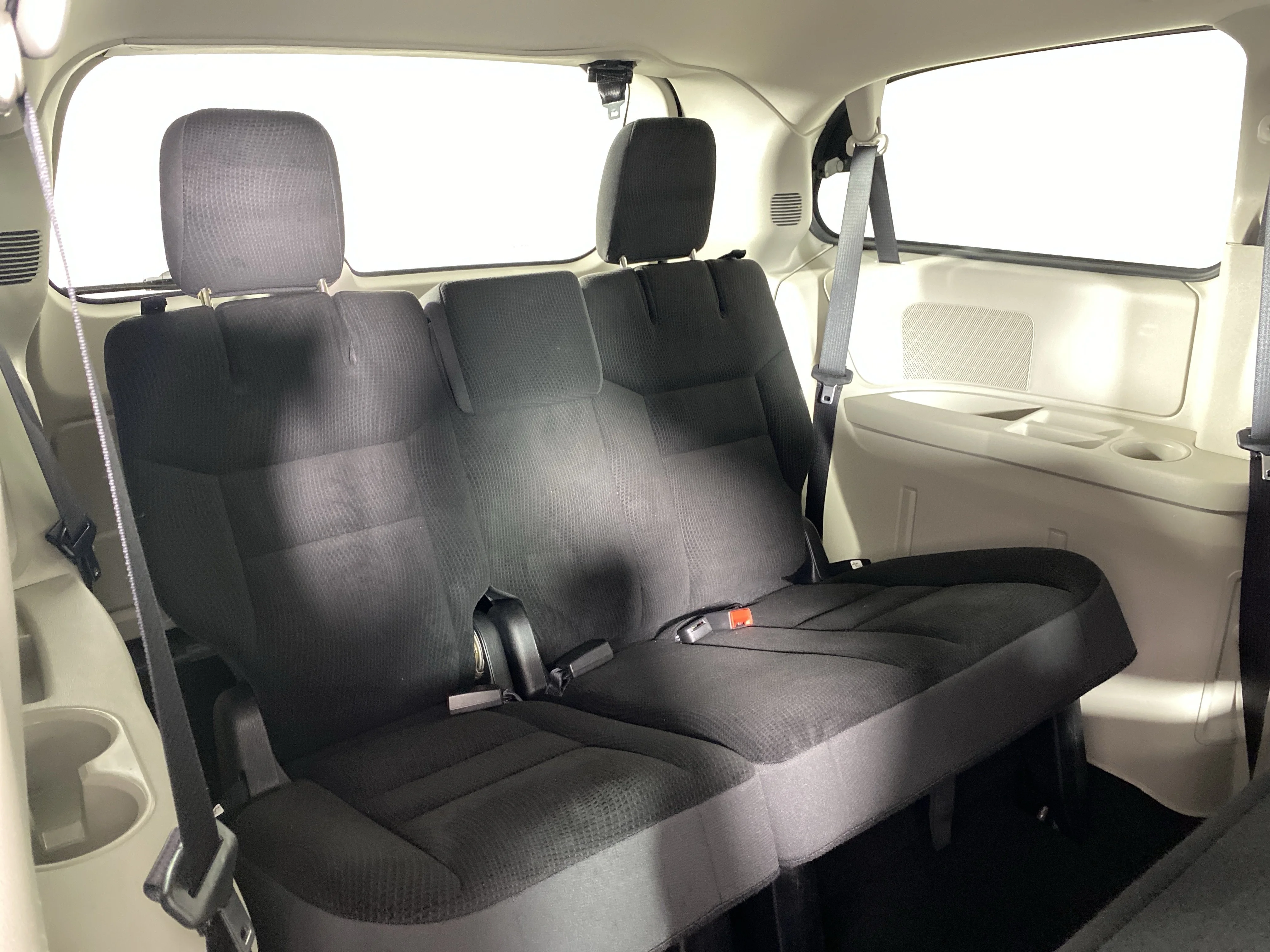 Used 2019 Black Onyx Crystal Pearlcoat Dodge SE image 31