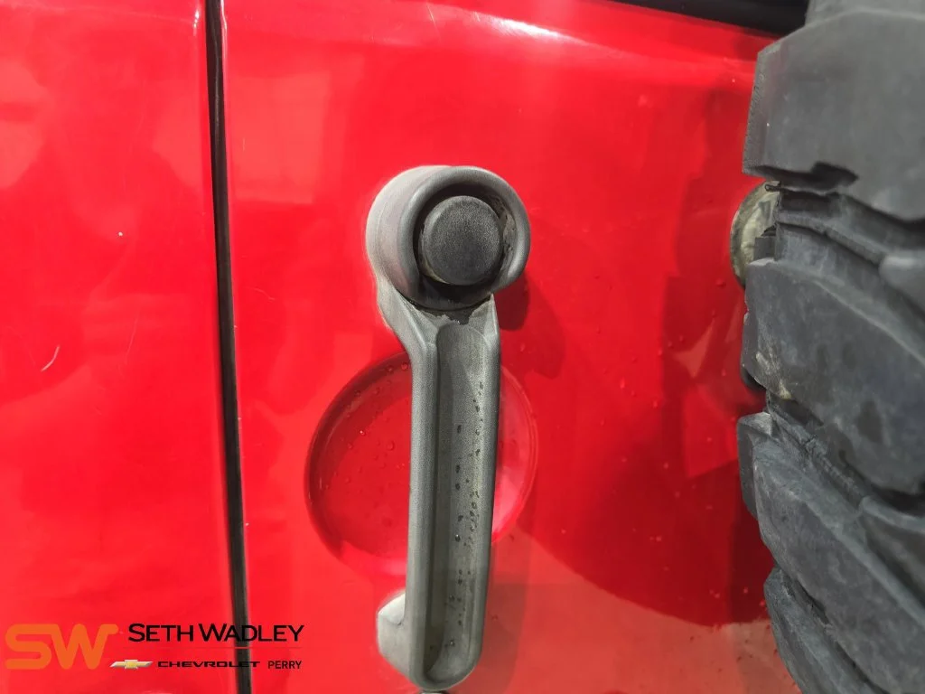 Used 2015 Red Jeep Sahara image 13