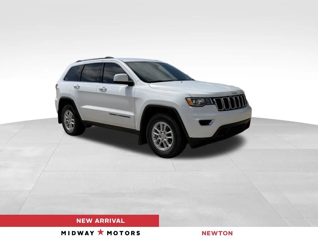 Used 2019 White/off-white Jeep Laredo E image 1