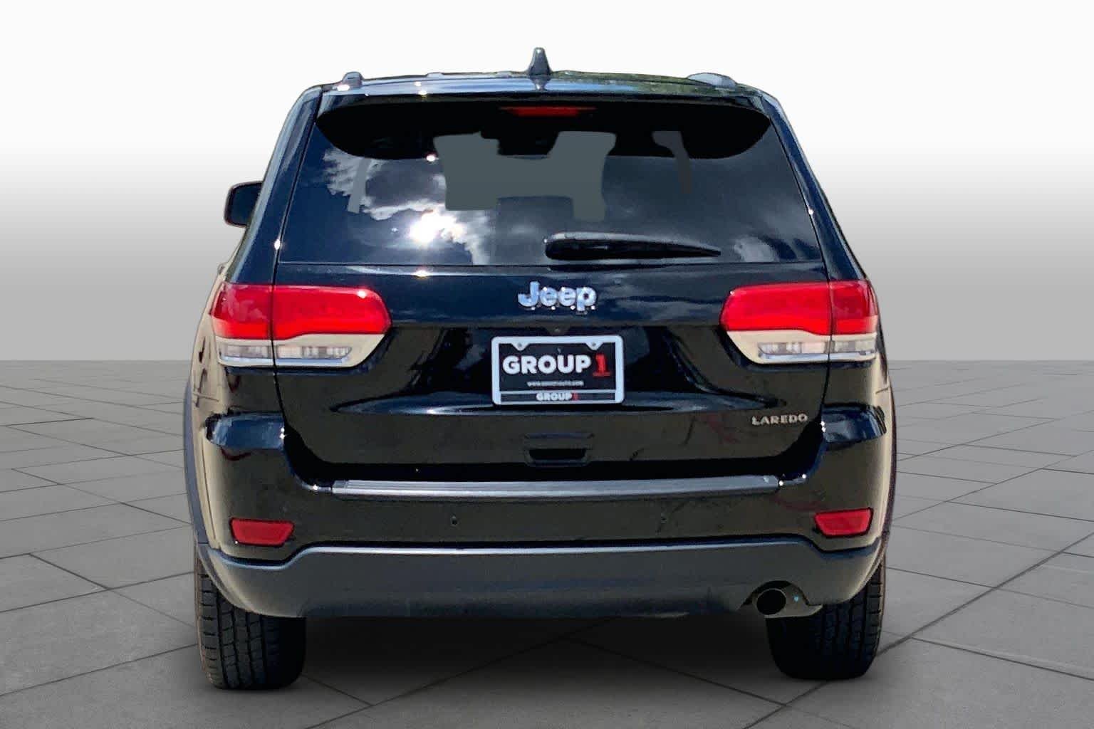Used 2018 Diamond Black Crystal Pearlcoat Jeep Laredo image 5