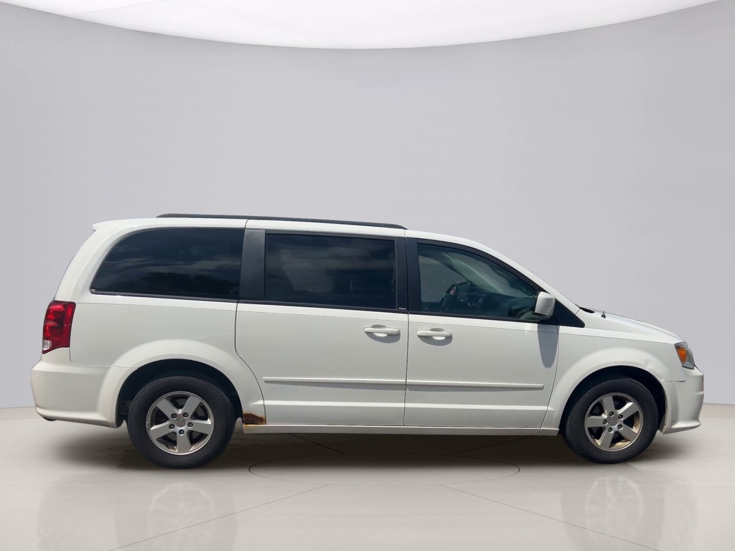 Used 2013 Gray Dodge SXT image 6