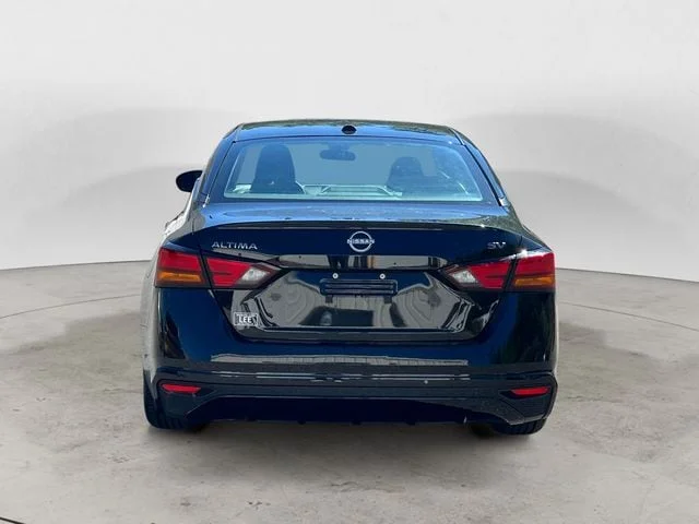 Used 2024 Super Black Nissan 2.5 SV image 4