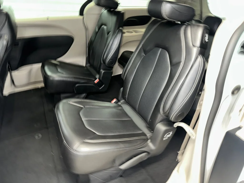 Certified Used 2024 Bright White Clearcoat Chrysler Touring L image 18