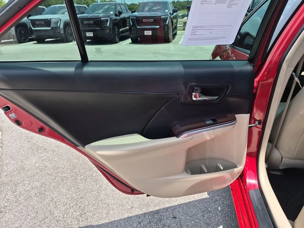 Used 2014 Red Toyota XLE image 14