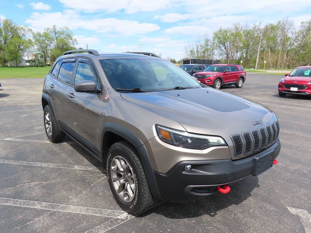 Used 2021 Light Brownstone Pearl Coat Jeep Trailhawk 4x4 4dr SUV image 3