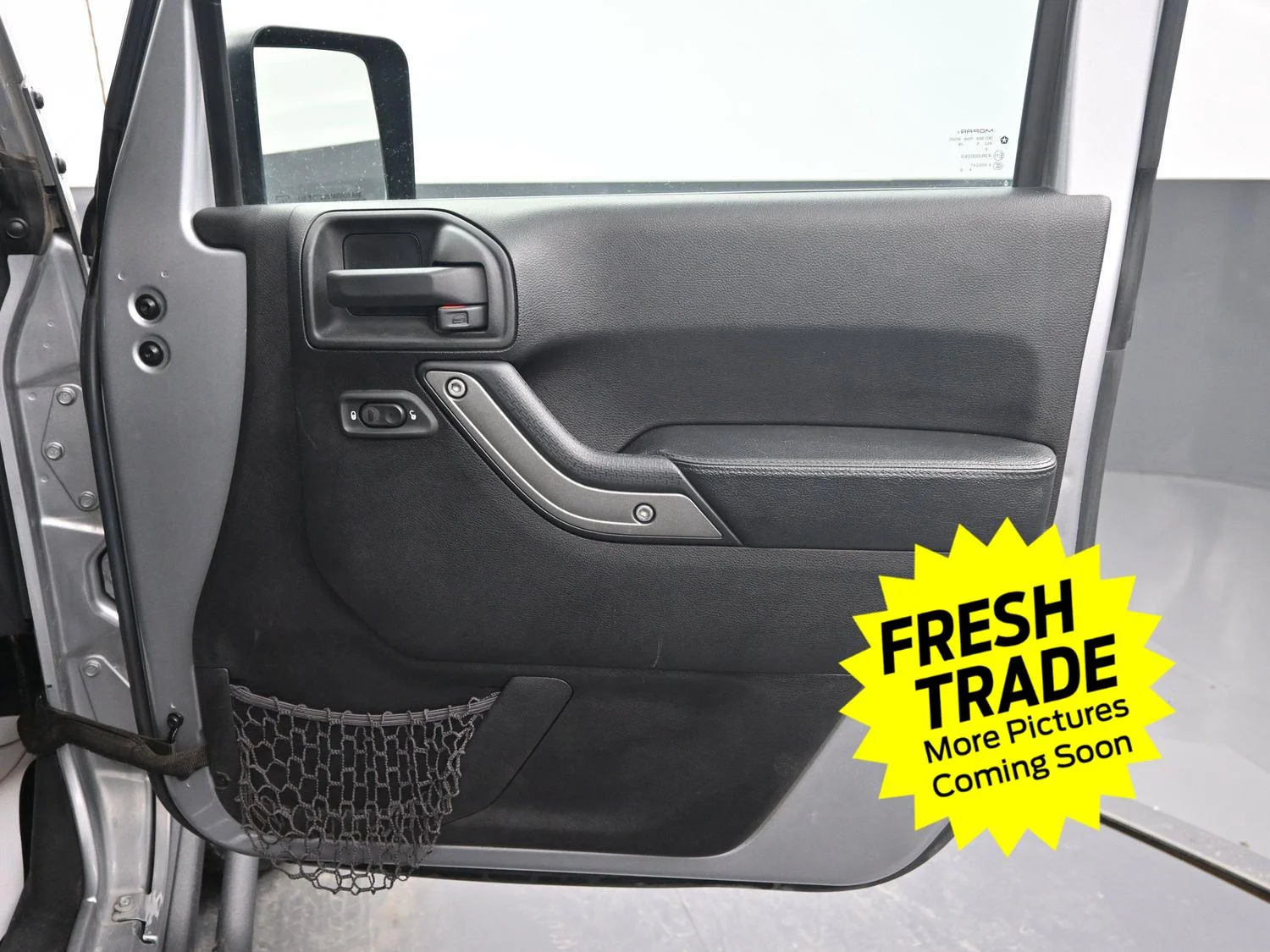 Used 2016 Billet Silver Metallic Clearcoat Jeep Black Bear image 8