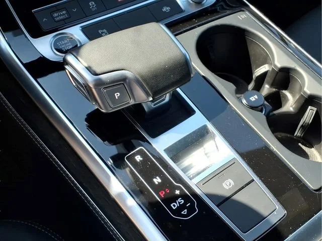 Used 2025  Audi Premium Plus image 13