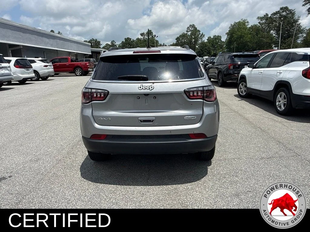Used 2024  Jeep Latitude image 5
