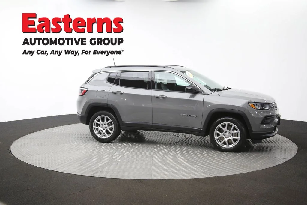 Used 2023 Gray Jeep Latitude Lux image 45